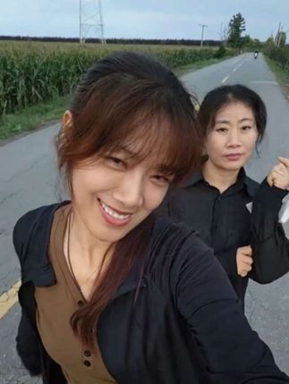 ……什么黑白美丑皆是皮下白骨……多年以后都一个样……