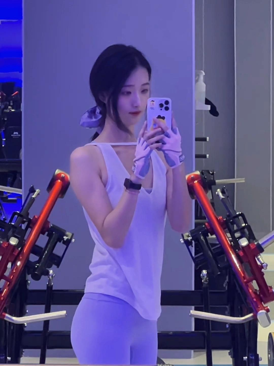 今天是喜欢的紫色💜#健身 #跟你们城里人说不清楚 #臀腿日 #农村短剧传递正能量