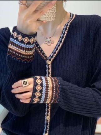 费尔岛气质上衣,优雅又有质感,秋天穿真的太漂亮了#羊毛开衫穿搭 #穿搭#显瘦穿搭 #民族风 #气质