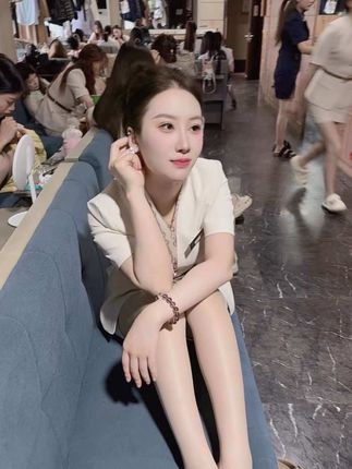 谁都想由着性的生活,可现实生活不允许