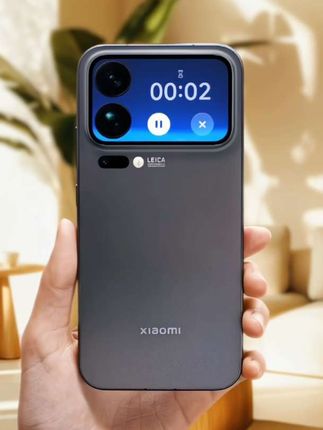 小米17要来了,小米15还值得买吗? 小米17系列马上上市啦,不过我还是想聊聊小米15! 它的手感超棒,四曲包裹式设计,拿在手里很舒服。骁龙8至 尊版处理器,日常使用和打游戏都很流畅。屏幕是6.36英寸直屏,1.5K分辨率+120Hz自适应高刷,还有全亮度DC调光,对眼睛友好。 重点夸夸拍照,后置5000万徕卡三摄 ,主摄光影猎人900超给力,夜景拍摄很清晰,长焦镜头支持2.6倍光学变焦、5倍无损变焦 ,还有长焦微距,玩法多多!5400mAh电池+90W有线快充+50W无线快充,续航和充电也都在线。 趁 现 在有优惠,想换手机的宝子可以冲! #小米15 #手机测评 #小米手机 #性价比手机#小米17来啦