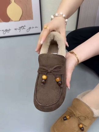 冬日里的温柔陷阱,这双毛毛鞋像云朵般包裹双脚🧦,软糯又温暖,步履间尽是慵懒惬意。#百搭女鞋 #好穿不累脚