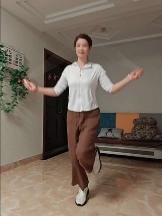 “生命在于运动,健康源于坚持。” 每天跳一跳,健康又轻松。跳绳打卡等你来,一起舞动活力!💃🕺 #健康生活 #运动打卡