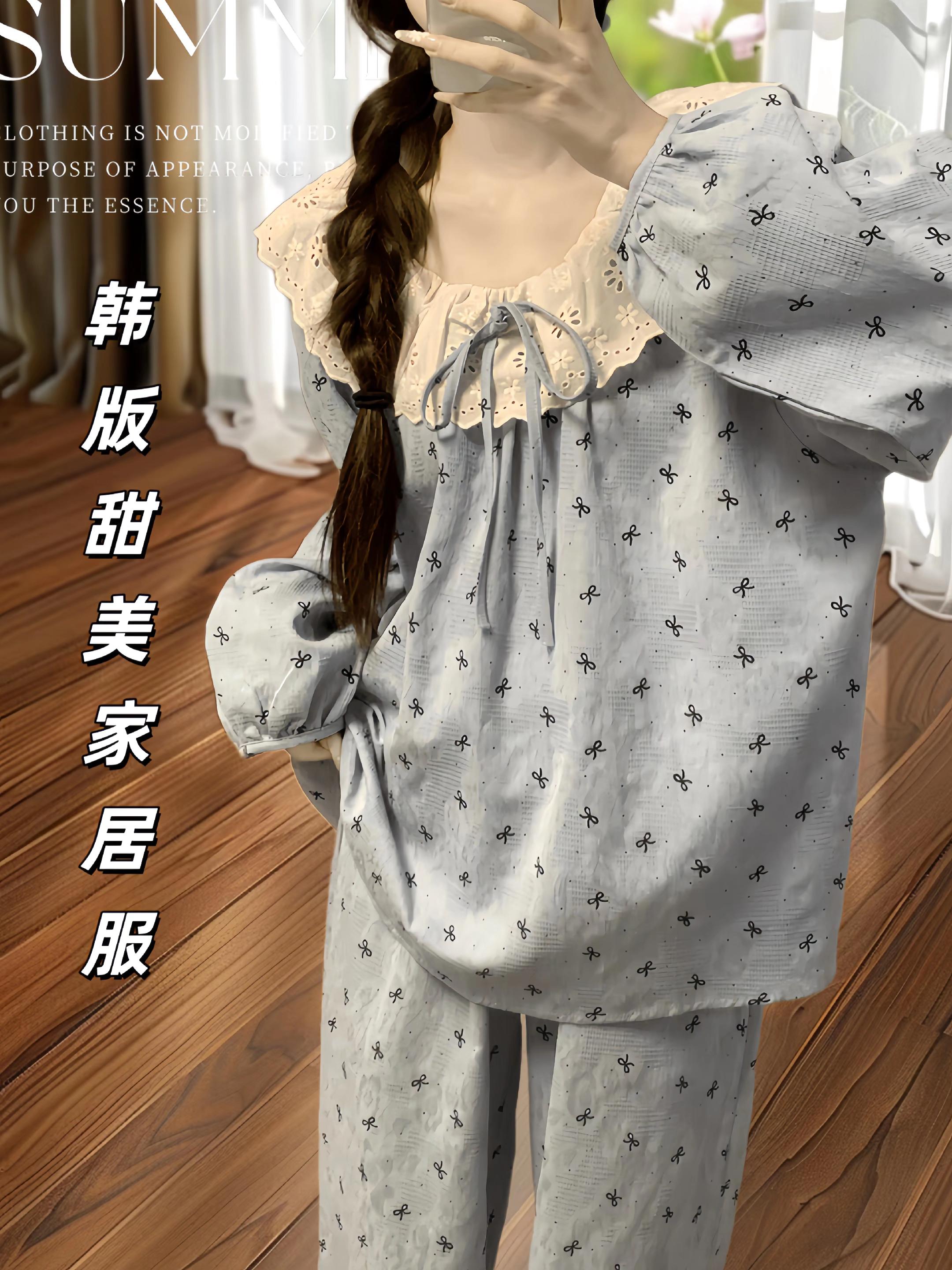 春秋纯棉女款睡衣套装!甄选柔软纯棉面料,春秋贴身穿超透气,告别闷汗黏腻。圆领设计显温柔,袖口裤脚缀精致蕾丝,甜美元气拉满。宽松版型不挑身材,居家活动自在无束缚,下楼取快递、散步也能穿,舒适与颜值兼顾,承包你春日的慵懒与精致。#睡衣家居服 #在家也要美美哒 #春秋穿搭 #女士家居服推荐 #舒适家居服