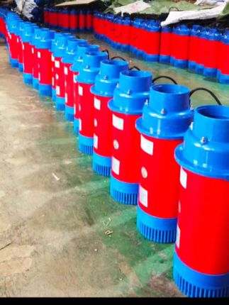 台增氧机管几亩鱼塘。增氧机的配置不是按池塘面积来算的,应该综合养殖密度、水源、水质来进行合理搭配,高则多配,低则少配。水源丰富且水质良好,可以低配,反之则高配。一般来说,一点五千瓦整养鸡可以管五千至六千斤鱼,三千瓦整养鸡可以管八千至一万斤鱼。#增氧机增氧泵