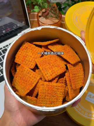 一口就爱上的兆辉花椒锅巴!椒麻酥脆好吃的停不下来!追剧抱着吃巨过瘾!#追剧小零食 #解馋 #好吃到停不下来 #锅巴