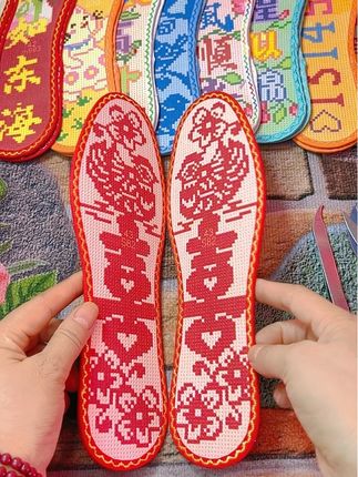 婚嫁新款鸳鸯戏水双喜来喽,编码s82#依然手工鞋垫 #每日分享 #弘简艺七层棉布印花鞋垫 #透气舒适不吵臭脚
