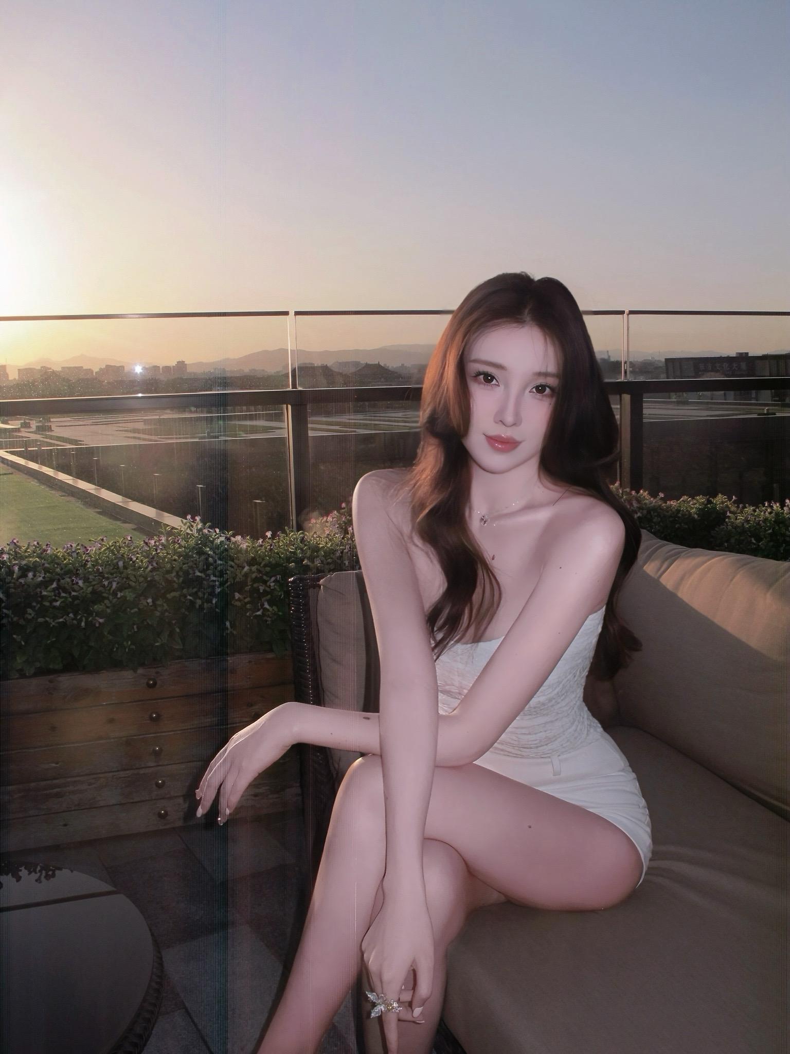 𝒢𝒾𝓁𝒹𝑒𝒹 𝒜𝒻𝓉𝑒𝓇𝓃𝑜𝑜𝓃