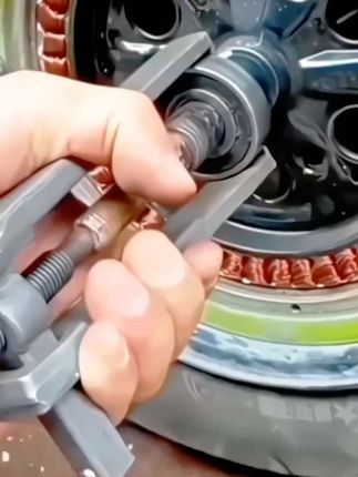 自紧式二爪拉马#五金工具#拆卸轴承#两爪拉马#维修工具#生活好帮手