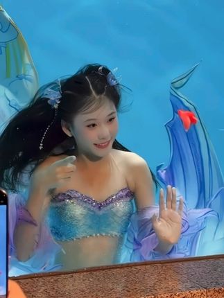 边角料构成的小世界 晴朗的你推开了所有的云@抖音热点宝 #美人鱼小甜甜 #集雅思原创鱼尾 #我要上热门🔥 #快来围观