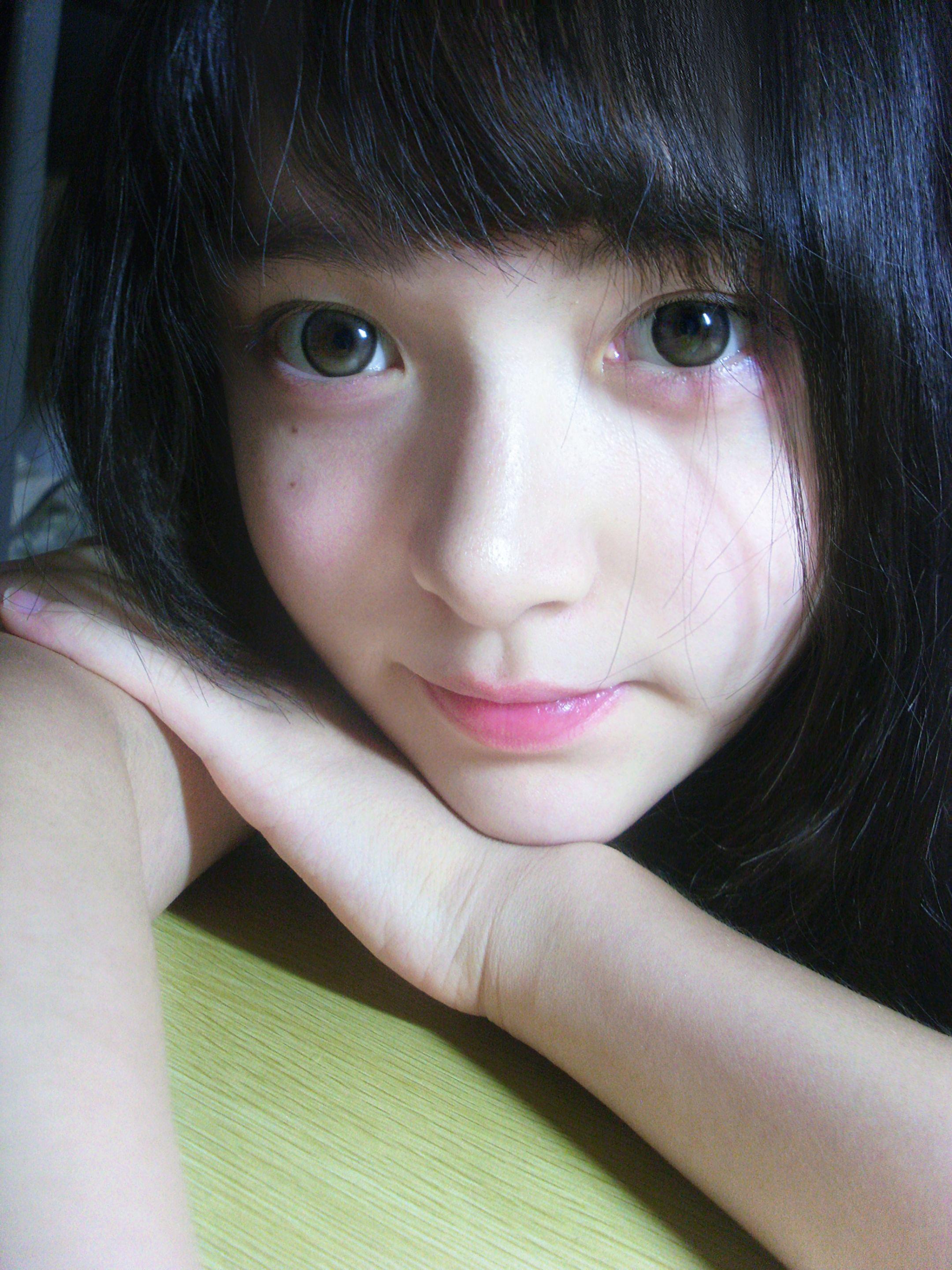 她一定比我成熟#齐刘海#爱吃食物的女孩子#自拍