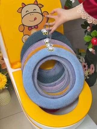还有谁不会装这种马桶垫呢?冬天要想坐着舒服,还得这种毛茸茸的马桶垫。#马桶坐垫#冬季马桶垫 #马桶垫#方便又实用