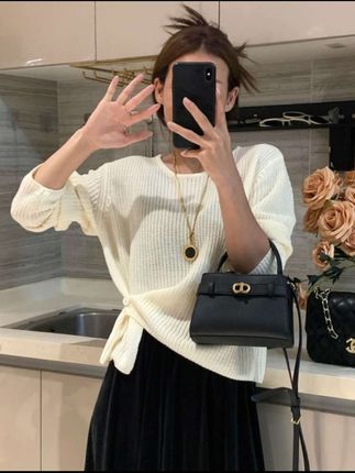 韩系设计感下摆提扣针织衫女秋冬新款百搭简约休闲纯色毛衣#针织衫 #毛衣穿搭 #打底衫 #韩系穿搭 #秋冬毛衣@DOU+好生意 @DOU+上热门 @DOU+小助手