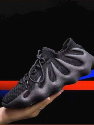 就这款运动鞋,不管你是脚宽脚瘦脚肥都可以穿,穿上脚时尚洋气又百搭。软底软面,上脚特别的舒服,鞋面采用高品质针织面料,透气性特别好。久穿不累脚,更不会臭脚的脏了也特别好打理,耐穿又耐洗。你别看这鞋底厚实,却采用了软底软面的设计,厚底轻盈,穿上后让你瞬间显高。独特的版型设计,巧妙修饰脚型,让你的双脚看起来更瘦更小。#休闲鞋 #运动鞋