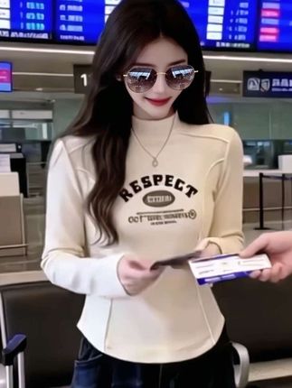 #秋冬大衣与内搭的配色技巧  #秋冬氛围感穿搭的重要性 #极简轻奢秋冬穿搭  #这个秋冬我也要有效穿搭 #提升精致度的秋冬氛围感配饰