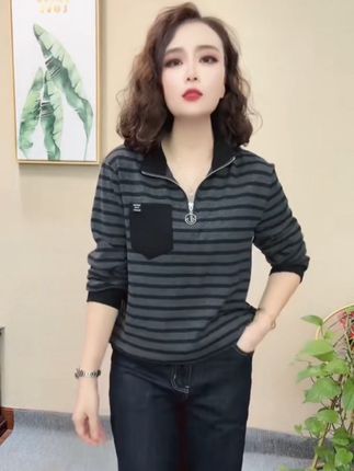 #时尚穿搭 #减龄穿搭 #百搭上衣 #洋气减龄 #谁穿谁好看