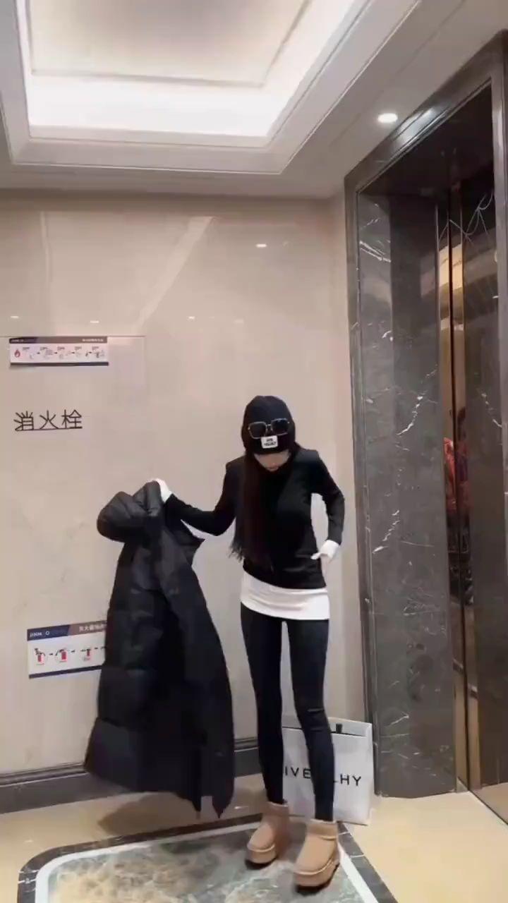 #美丽无需等待  每天都值得被收藏#假两件打底衫 #显瘦穿搭 #谁穿谁好看系列 #内搭外穿都好看