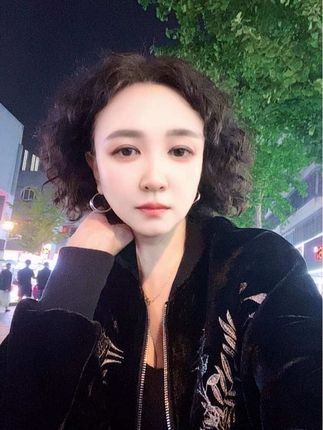 #街拍小姐姐穿搭秀 #枫叶🍁 #时尚 #时尚穿搭 #简单搭配