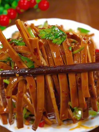 这个#牛皮豆干 无论是凉拌、炒菜、火锅、烧烤、串串都好好吃哟#川渝美食 #好吃不贵经济实惠 #豆干#在抖音入手的好东西