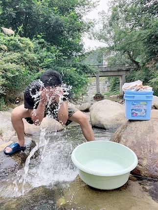 湖北避暑的第二十天。喜欢穿白衣服白鞋子白袜子,又怕弄脏不好洗的小姐妹可以试试这款#冷水爆炸盐