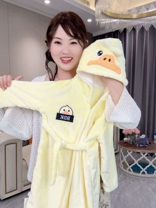 给女儿入手了一款浴袍,洗完澡一穿可暖和了,超可爱的卡通图案,快给你家宝宝安排上#浴袍 #母婴好物 #浴巾 #家居服 #超便宜超划算