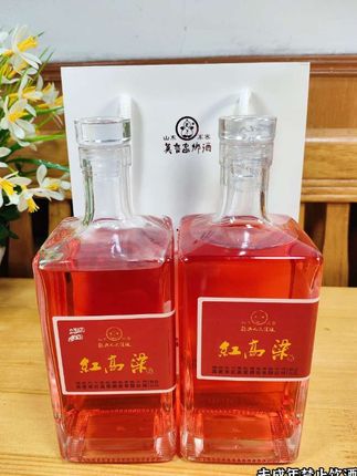 匠方52度兼香型白酒:一杯纯粮,满盏匠心 暮春浅夏,围坐小酌时,总盼一坛纯粮佳酿。匠方52度兼香型白酒,以正宗红高粱为骨,承传统工艺酿造,滴滴浸满岁月诚意。 开瓶便闻粮香萦绕,入口醇厚不烈,落喉温润回甘,兼香风格平衡得恰如其分。整箱6瓶的贴心规格,无论是自饮当日常口粮,还是宴请亲友、馈赠长辈,都尽显体面。 闲暇时斟一杯,看酒液澄澈,品酒香绵长,让平凡时光也染上几分雅致,这便是纯粮白酒独有的治愈力量。#红高粱酒#白酒推荐#高粱酒 #好喝不贵 #送礼佳品