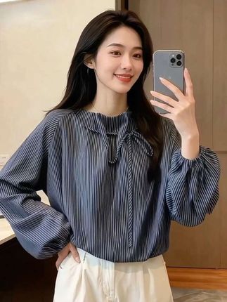 宽松显瘦条纹衬衫#被秋日氛围感穿搭拿捏了#早秋高智感职场穿搭 #早秋冷冽又随性的气质穿搭 #初秋一周不重样穿搭 #每天解锁一款穿搭新皮肤