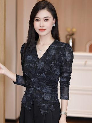 气质V领打底上衣女2025秋款修身显瘦微透薄款长袖百搭洋气小衫潮#气质小衫 #显瘦遮肉 #洋气小衫 #小衫 #百搭上衣