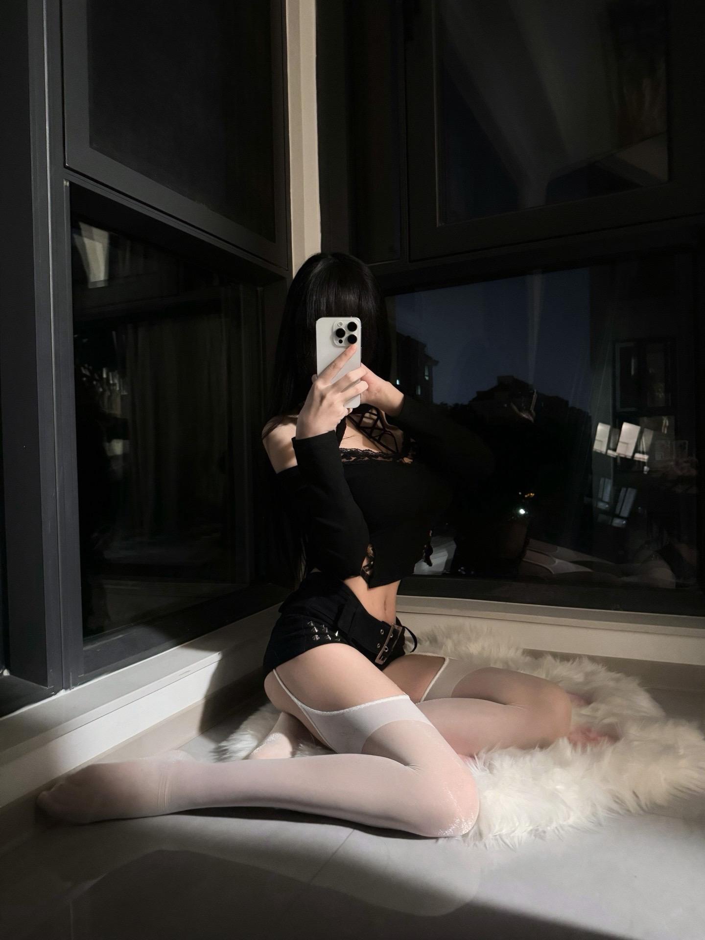 老公宠我我就跟老公甜甜的在一起 老公凶我我就去亖#少御 #ootd穿搭 #白丝
