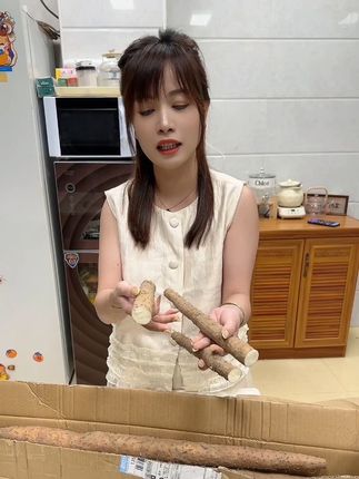 现挖铁棍山药,煮个糖水熬个汤,蒸着烤着都好吃
