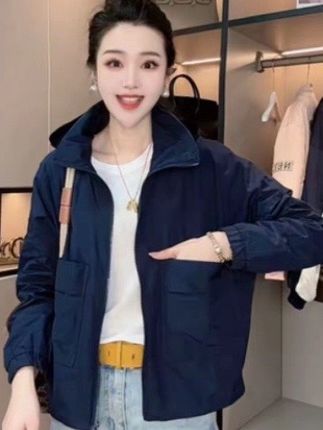 2025春秋新款宽松连帽冲锋衣外套拉链外穿爆款夹克潮流百搭上衣女#时尚气质穿搭 #今日穿搭 #时尚穿搭时尚穿搭时尚 #外套穿搭 #时尚穿搭