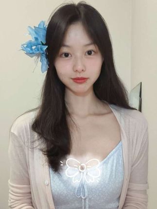 特意找了蓝色裙子来配发夹🥰🥰主播下次得画眉毛了,我眉尾比较淡,不画看起来像断眉似的#舞蹈 #手势舞 #123我爱你手势舞 #ootd穿搭