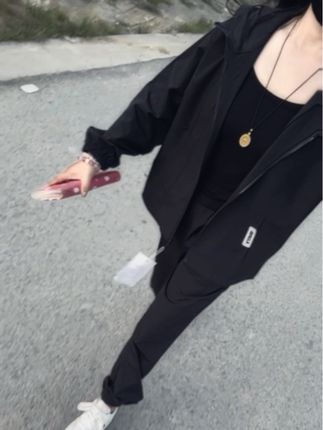 以前总怕别人不喜欢自己,拼命的迎合,被误会了恨不得马上解释。现在一想,我解释个锤子啊不喜欢拉倒大路朝天各走一边#穿搭 #显瘦穿搭 #显瘦显高显腿长 #显瘦显高显气质 #女装推荐
