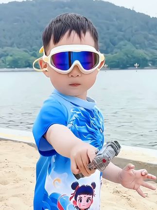儿童硅胶泳镜,防紫外线,护目防雾。适合头围,3岁轻松用到14岁孩子。#儿童泳镜#防水防雾#夏天就是要玩水 #宝宝游泳#宝妈分享