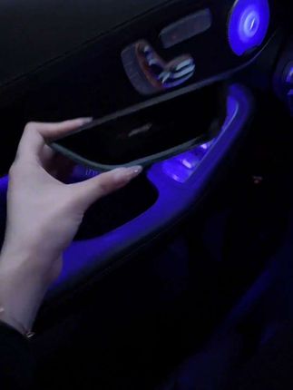 原车门把手这里空的不用简直太浪费了,装上这个置物盒,放东西太方便了#汽车好物#汽车装饰#有车必备