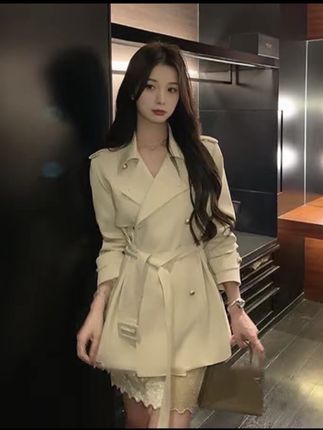 英伦风翻领双排扣收腰系带秋季新款小个子风衣女气质短款外套#时尚潮流穿搭 #气质女神 #风衣气质穿搭 #谁穿谁好看特别有女人味