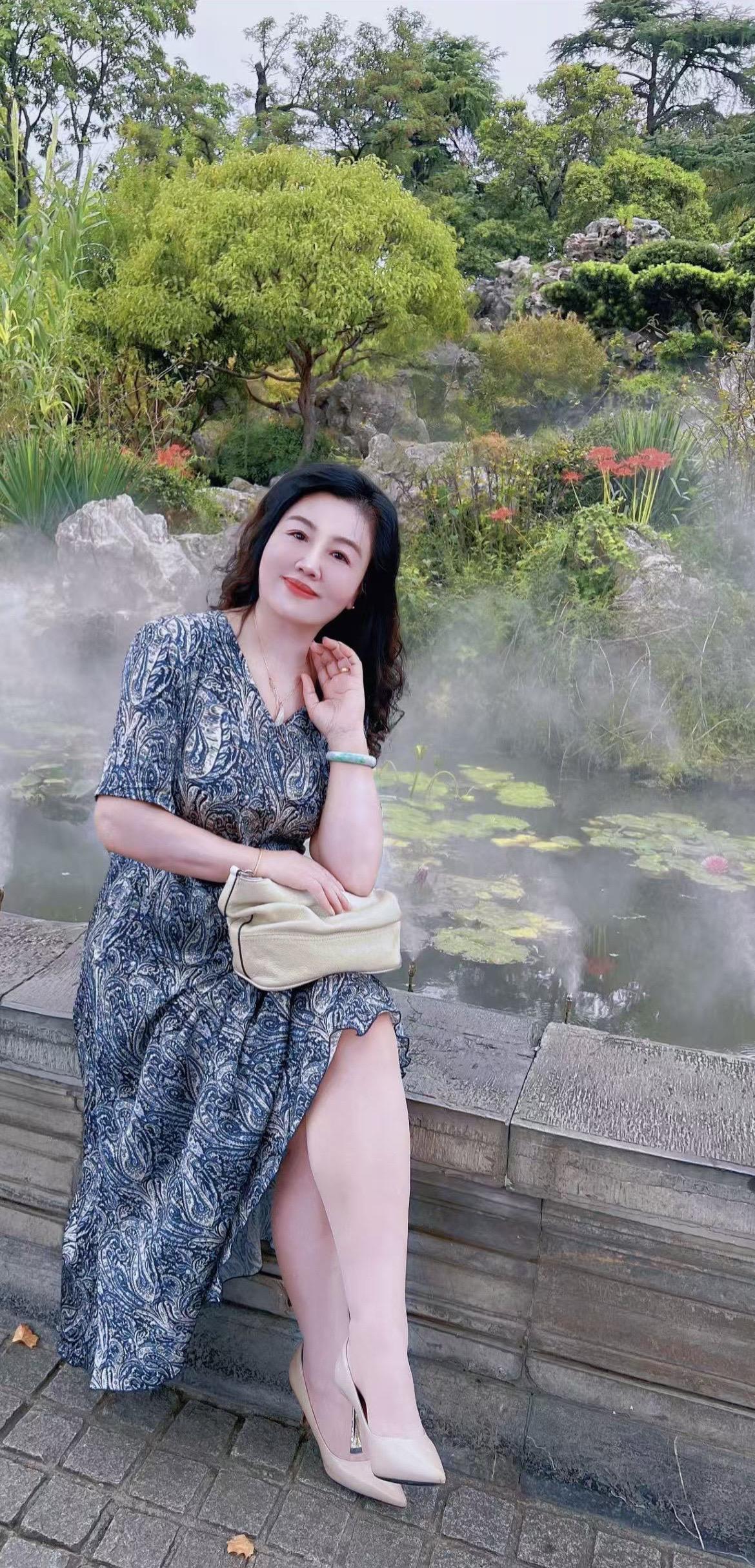 湖水柔波纳百川,大厦刚骨撑千钓。人生当效湖水柔中韧,亦学大厦刚处强。#人生感悟 #做最好的自己