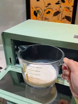 这款升级版无铅玻璃量杯,容量高达1000ml,非常适合日常淘米、焯水蔬菜或制作凉面,使用便捷,一应俱全。#大容量量杯 #精准刻度量杯 #安全无铅玻璃 #过滤型量杯 #带刻度过滤量杯