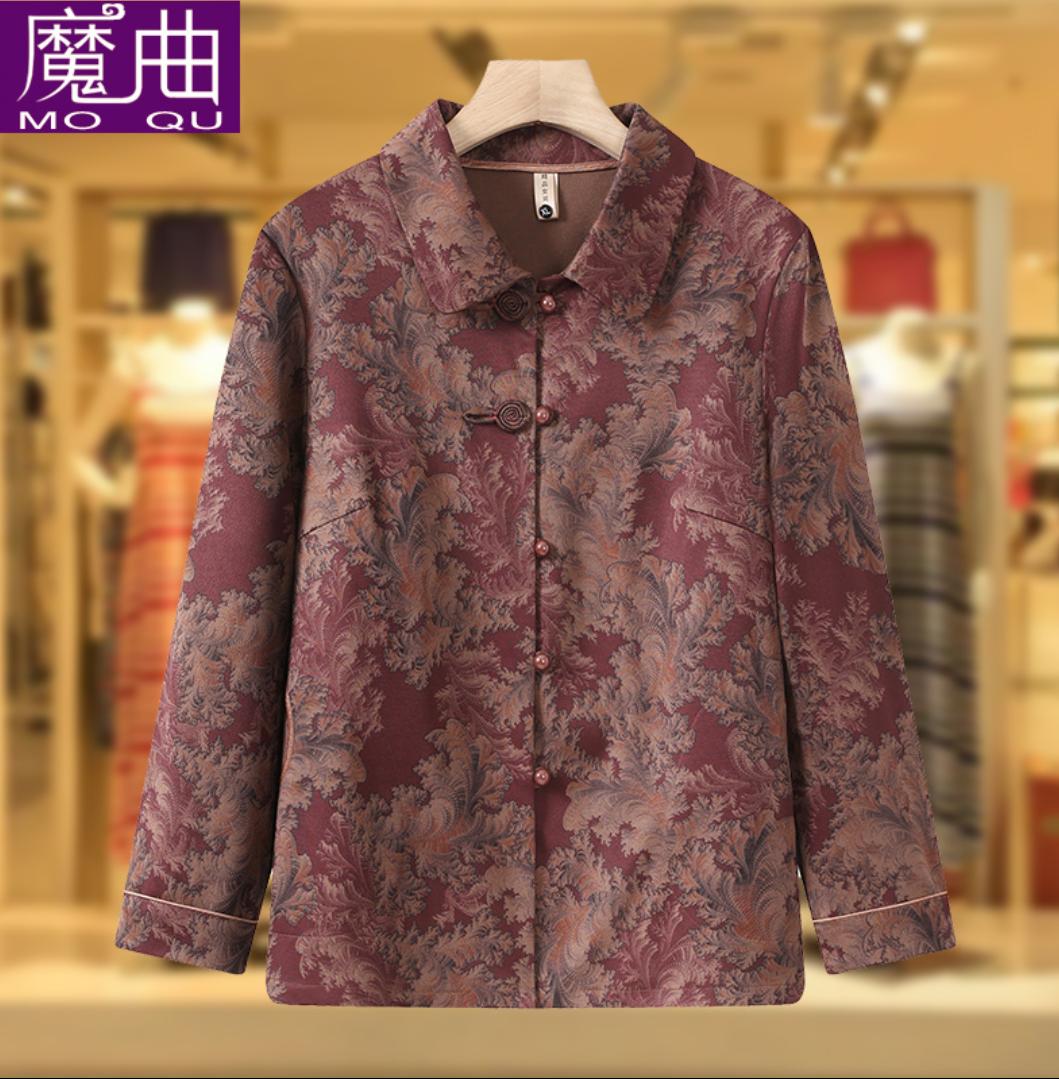 奶奶装衬衫外套专为中老年女性设计,春秋季节穿着适宜,花鸟图案充满时尚感,展现优雅气质。长袖设计在乍暖还寒的天气里能提供舒适保暖,让奶奶们轻松应对春日早晚温差。