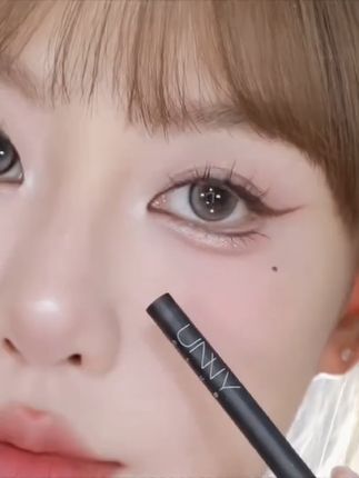 unny眼线胶笔极细笔芯,顺滑易上手,防水不晕染,自然持妆#眼线笔防水防汗#眼线胶笔#美妆好物#极细眼线笔