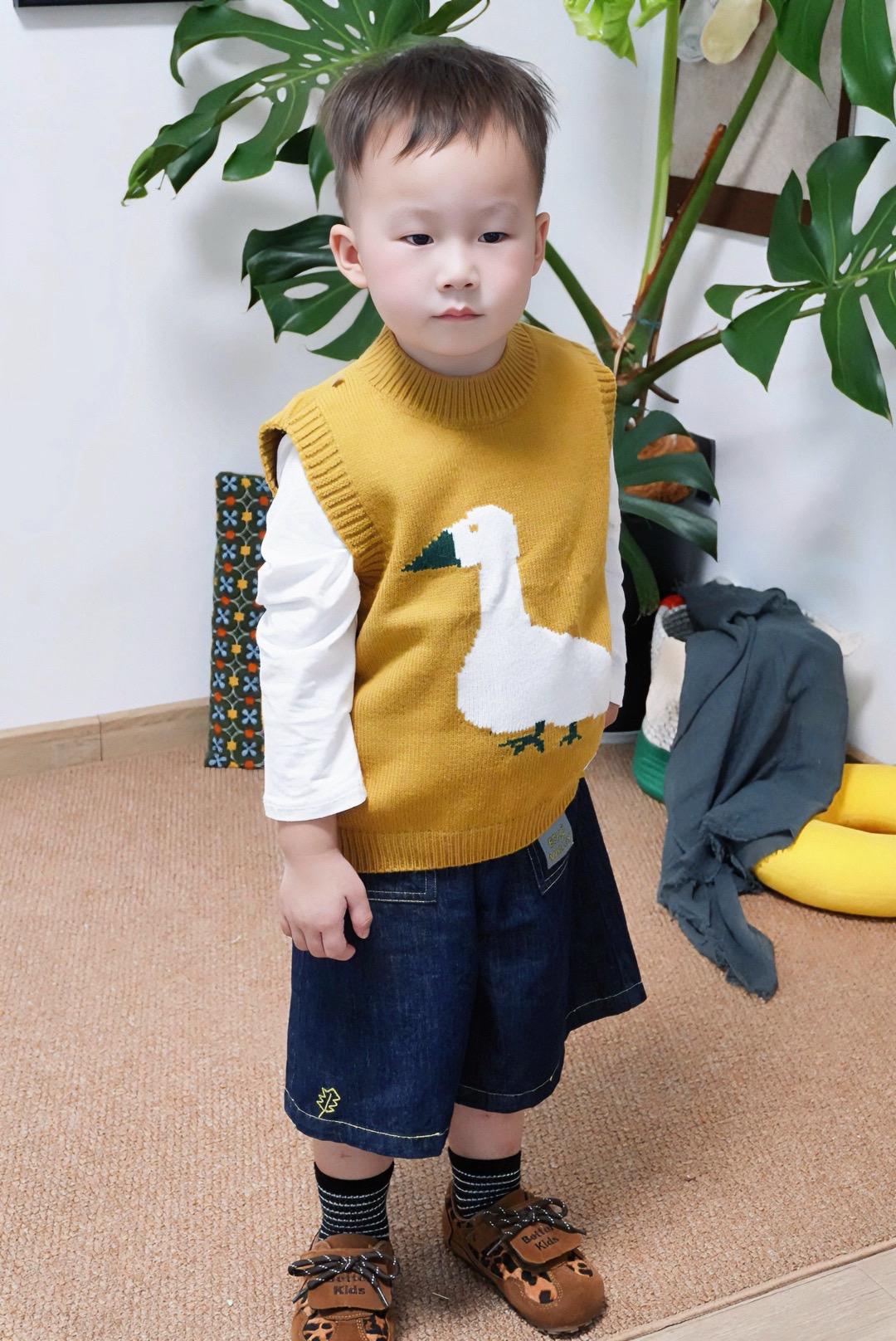从前不懂养儿方知父母恩,如今有娃在侧,才明白那些默默付出的深沉爱意。#萌宝潮童穿搭 #骗你生儿子 #儿童穿搭 #妈妈共鸣 #秋天