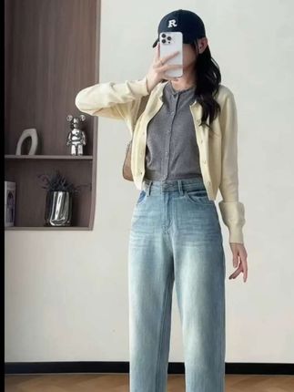 这条浅蓝撞色烟管裤,把竹竿腿的利落感焊在身上 。行走间裤型利落不贴肤,小个子穿出法式慵懒,每一步都踩在秋日的时髦点上 。#牛仔裤穿搭 #我的ootd穿搭 #基础款穿搭 #显高显瘦显腿长 #小个子显高显瘦穿搭
