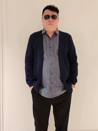 男士大码假两件开衫上衣,潮流百搭时尚气质,胖哥哥穿上更有范#品质男装 #百搭上衣 #假两件 #潮流穿搭 #面料柔软舒适 @巨量千川