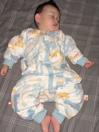 已经大幅度降温了!宝宝睡觉爱踢被子,就给他准备这种夹棉加厚的连体睡袋,孩子冷了热了看一眼就知道啦,而且这种棉质的睡袋,面料柔软舒适还保暖,小孩穿上就跟躺在棉花堆里似的,别提多舒服了 #良良睡袋 #儿童睡袋连体睡衣 #防踢睡袋 #宝宝睡袋#母婴好物