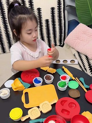 孩子自己用面粉彩泥做出来的包子馒头油条太有意思了,还不会整的一身脏,孩子玩的停不下来#儿童玩具#手工diy#食玩#儿童益智