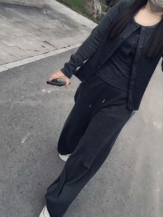 我有一万种想见你的理由,却没有一种能见你的身份,不打扰是我最后爱你的方式,心动是你,遗憾也是你#穿搭 #气质穿搭 #穿出自信穿出美丽 #减龄穿搭 #ootd穿搭
