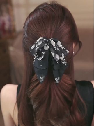 赫本王妃 情书 4厘米法式轻奢优雅缎面抓夹FB2240#网红发饰 #爱了爱了 #日常发型 #抓夹 #优雅气质