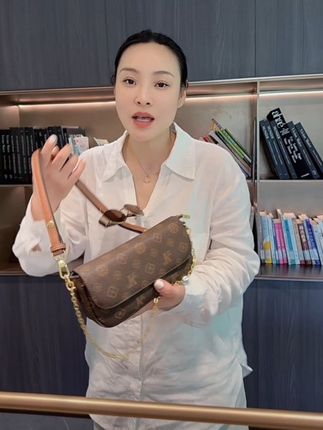 简约百搭的三用包,能单间斜挎腋下。容量很好可以放雨伞手机等#百搭包包#斜挎包#单肩包 #包包推荐#包包