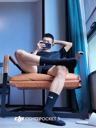 刚练完,滂臭 #袜子 #黑袜 #健身 #s