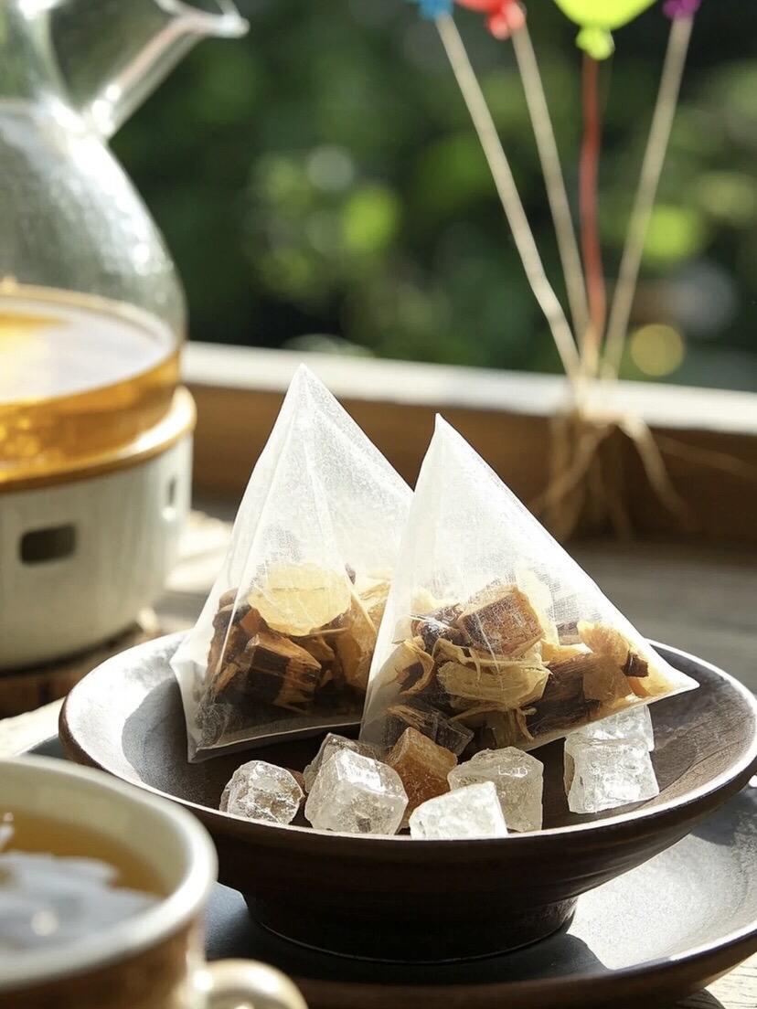 宝宝经常流鼻血,妈妈们不要慌!代代相传的食养名方,这个搭配要收藏好!藕节加芦根加白茅跟,一起加水煮三十分钟,大人小孩都可以喝#藕节芦根汤#流鼻血#流鼻血怎么办